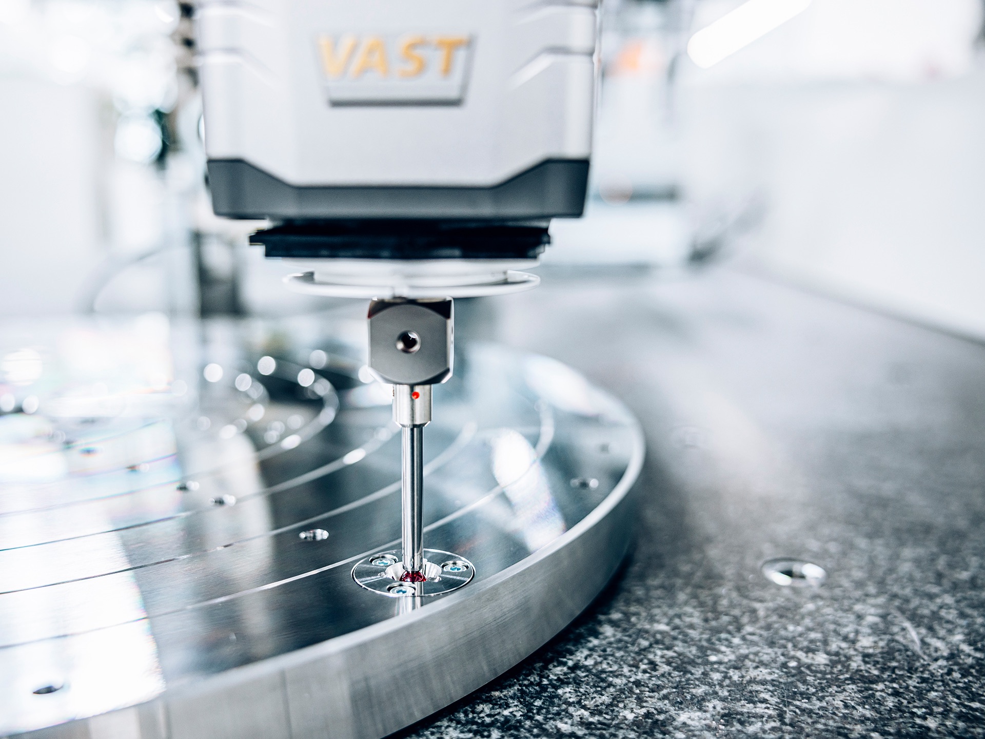 Opredelitev osi vrtljive mize z možnostjo ZEISS VAST Rotary Table Axis (ZVRA)
