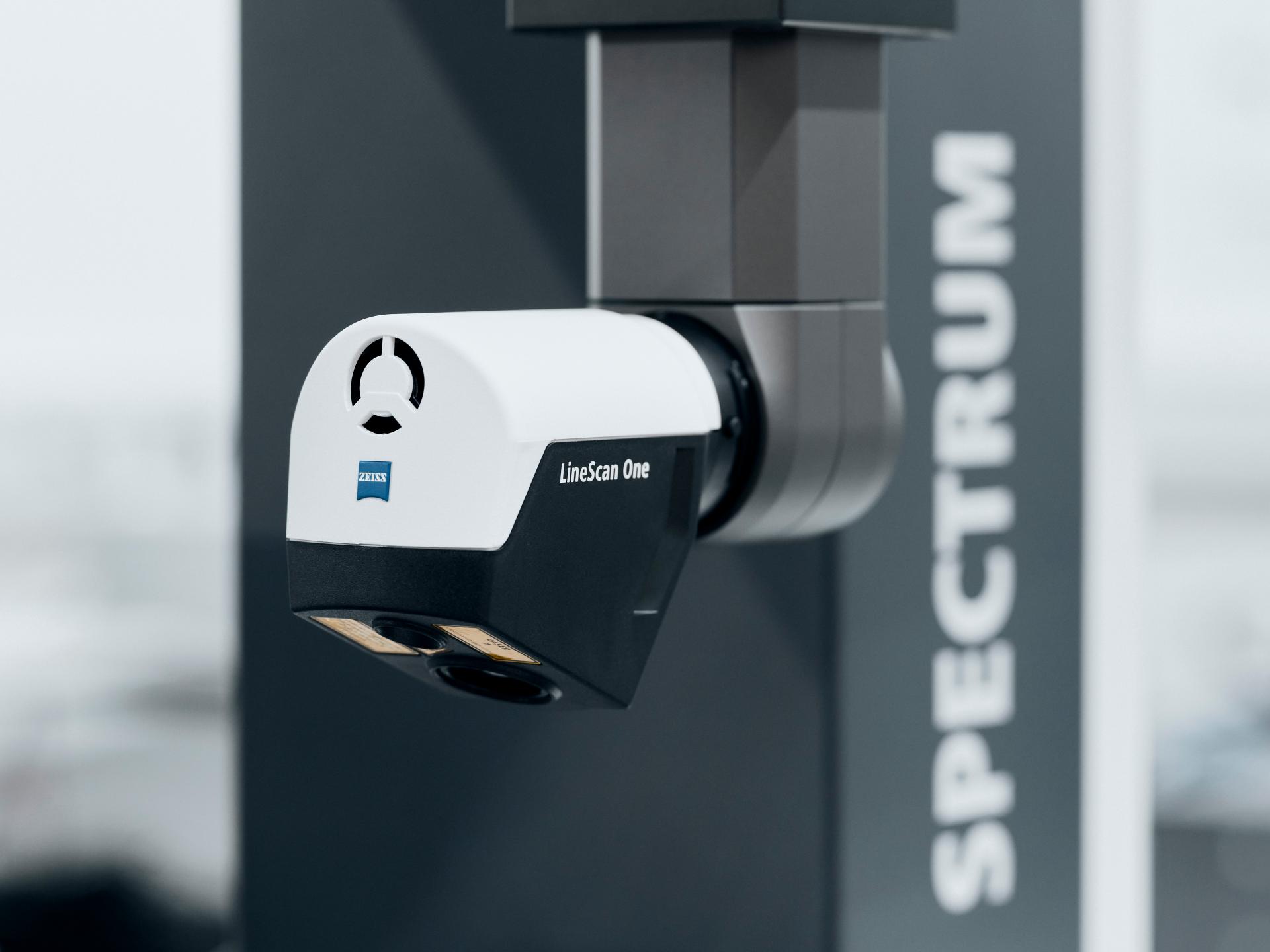 Optični senzor ZEISS LineScan One z RDS na stroju ZEISS SPECTRUM.